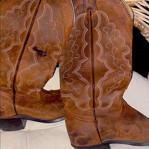 Canada West 7.5 woman cowboy boots
